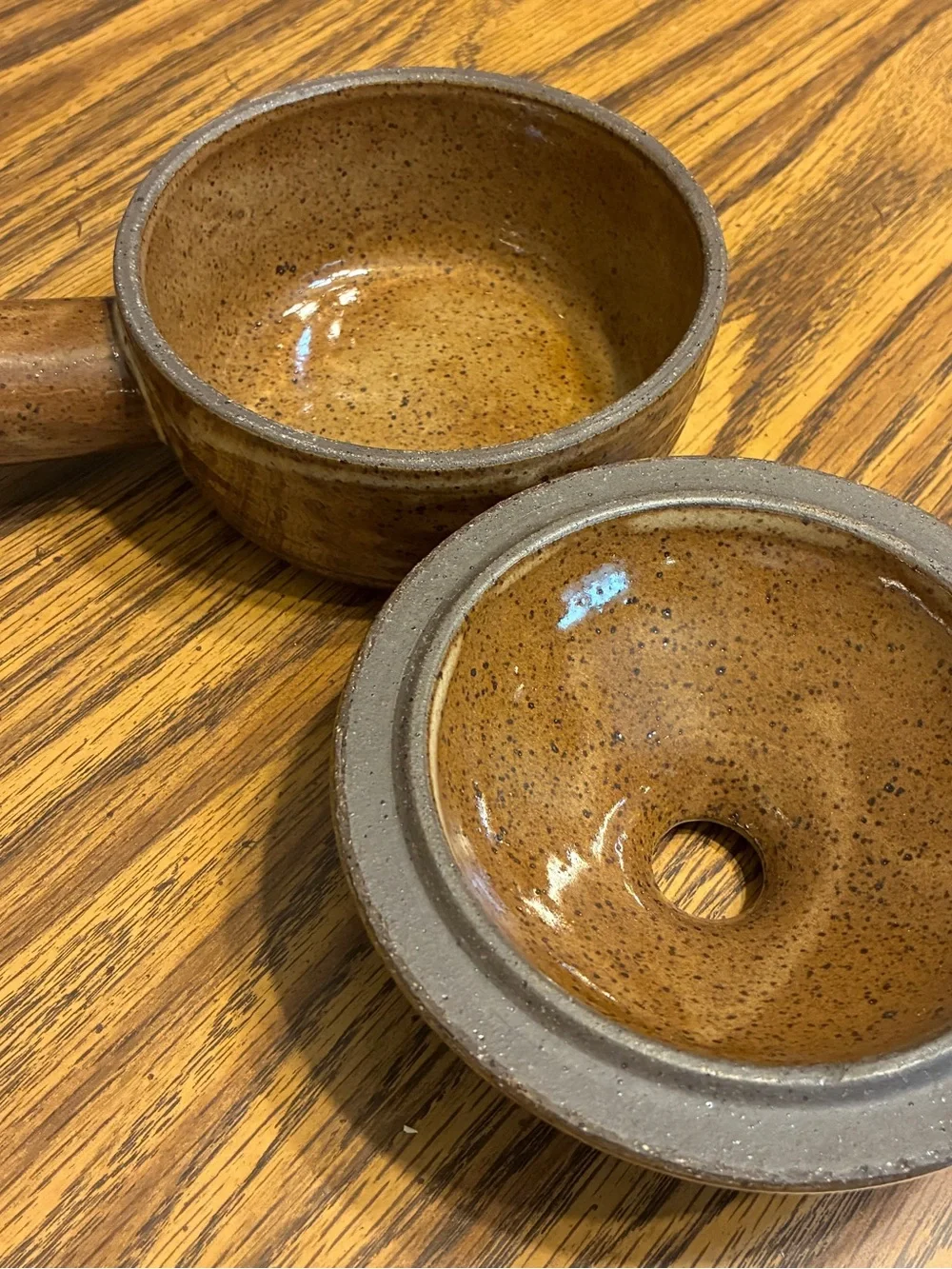 Brown Speckled Stoneware Pottery Onion Soup Bowl w/Vented Lid & Hollow Handle